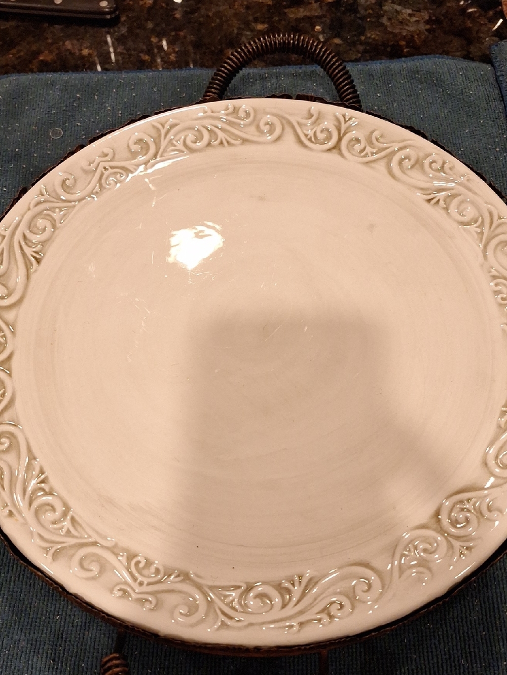 Valencia Cream Color Decorative Ceramic Seving Platter With Metal Stand
